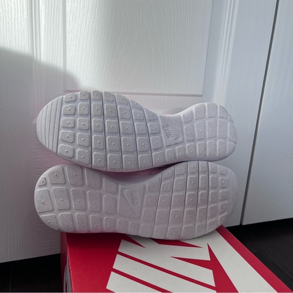 Nike | Roshie One - Picture 3 of 7